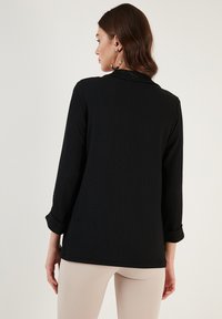 LELA REGULAR FIT - Kardiganas - black