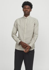 Jack & Jones PREMIUM JPRBLUBROOK OXFORD  NOOS - Vapaa-ajan kauluspaita - dried herb