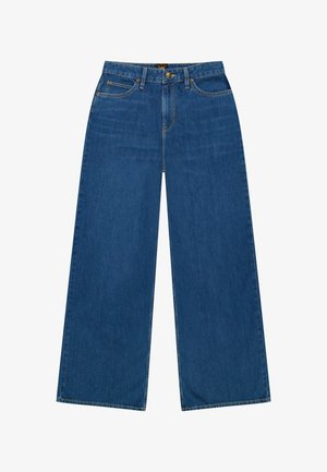 Leveälahkeiset siniset farkut, joissa on edessä napit ja vetoketjusuljin, viiden taskun malli ja vyölenkit, esitettynä tasaisesti valkoisella taustalla.