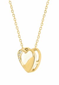 Collana con ciondolo a forma di cuore in oro con superficie lucida e design intrecciato; presenta dettagli trasparenti e una catena a maglie.