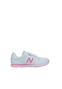 Scarpa sportiva bianca con accenti rosa, parte superiore in mesh e sintetico, due cinturini in velcro, suola piatta in gomma e battistrada testurizzato per una migliore aderenza.