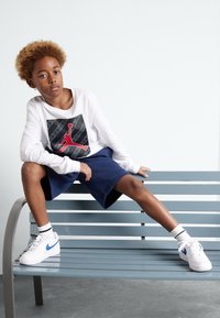 Nike Sportswear CLUB UNISEX - Calções - midnight navy/white