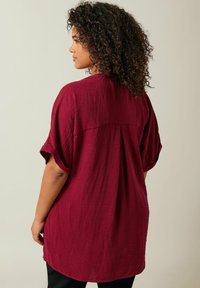 Evans OVERHEAD UTILITY - Tunica - red
