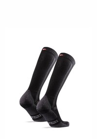 Calcetines negros hasta la rodilla con una textura suave, refuerzo en el talón y los dedos, y un pequeño logo en contraste en la parte superior.