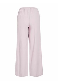 Pantalons larges rose clair en tissu doux avec une taille élastique et sans motifs ni accents visibles. Design épuré et simple.