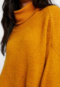Object Trui - brown