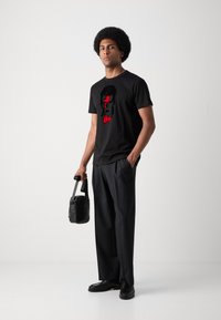 Antony Morato REGULAR FIT AND FLOCK - Camiseta estampada - black