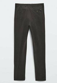 Pantaloni grigi scuri realizzati in tessuto intrecciato. Design slim fit con due tasche anteriori e due tasche posteriori, ciascuna con chiusura a bottone.