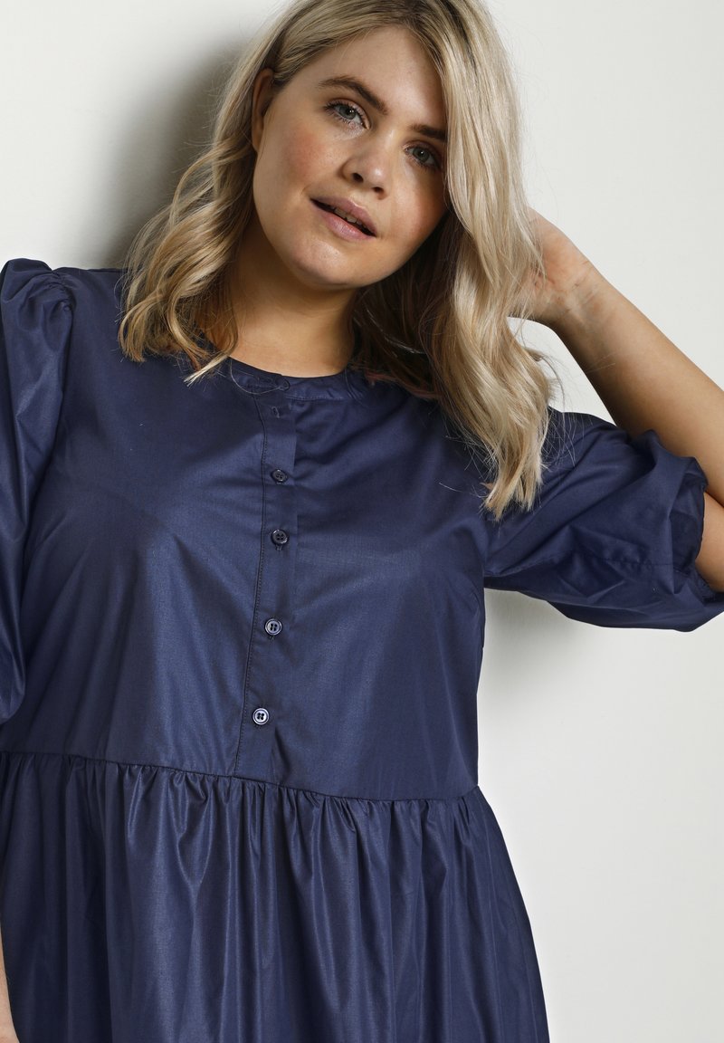 Damen Freizeitkleider | Kaffe Curve KCMALULU Blusenkleid midnight marine/dunkelblau - LZ40446 Damen Freizeitkleider | Kaffe Curve KCMALULU Blusenkleid midnight marine/dunkelblau - LZ40446