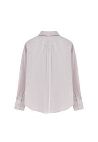 Vista posteriore di una camicia a righe in rosa chiaro e bianco, con colletto, maniche lunghe e polsini abbottonati. Tessuto di cotone.