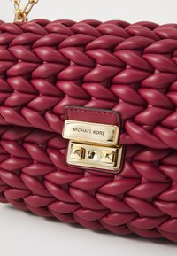 MICHAEL Michael Kors TRIBECA CHAIN  - Borsa a tracolla - mulberry