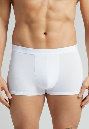 Weiße Boxershorts für Herren aus glattem Material, ausgestattet mit einem weichen Bund und dezentem Branding sowie einer engen Passform, die sich am Körper anpasst.
