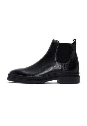 Botas Chelsea de cuero negro con paneles laterales elásticos, acabado texturizado, tirador en la parte posterior y suela de goma resistente.