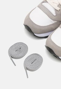 Saucony JAZZ ORIGINAL UNISEX - Sneakers laag - off white/navy