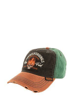 Casquette en tissu coton noir et vert, avec un bord orange cousu, un design de crâne et de flammes brodé, et des bords visiblement usés.