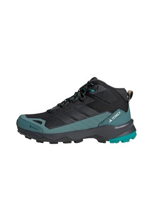 Schwarzer und türkisfarbener Wanderschuh mit einer strukturierten Oberseite, verstärktem Zehenschutz und einer robusten Außensohle für optimalen Halt. Mit einem GORE-TEX-Label ausgestattet.