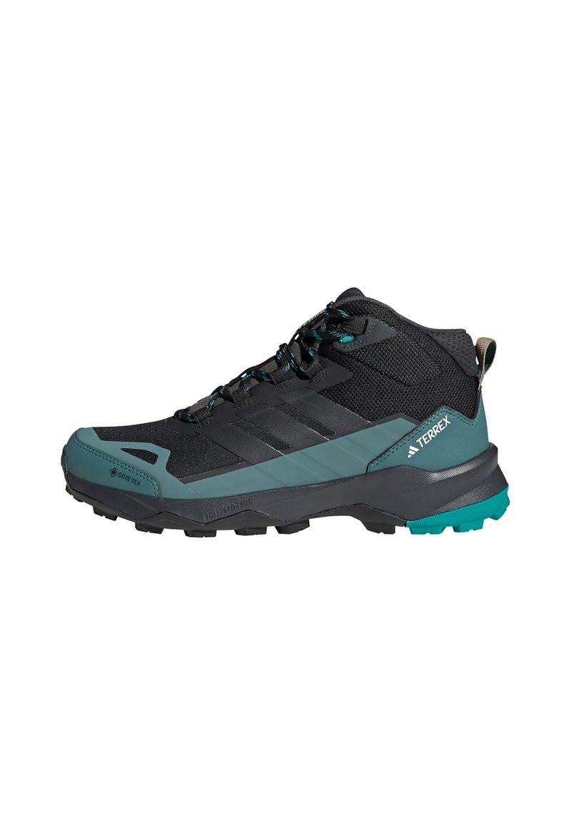 Schwarzer und türkisfarbener Wanderschuh mit einer strukturierten Oberseite, verstärktem Zehenschutz und einer robusten Außensohle für optimalen Halt. Mit einem GORE-TEX-Label ausgestattet.