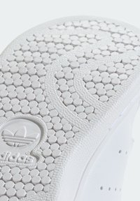 adidas Originals STAN SMITH COMFORT CLOSURE KIDS - Baby shoes - cloud white   cloud white   blue bird