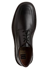 Zapato de vestir para hombre de cuero negro, con cordones, punta cuadrada y costuras visibles, visto desde arriba.