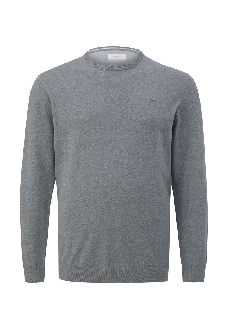 Pull ras du cou gris fabriqué en tissu doux. Doté de manches longues et de poignets côtelés. Logo discret brodé sur la poitrine.