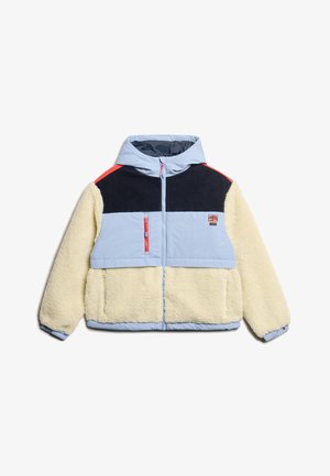 Kurtka z podszyciem polarowym i kapturem; kolory to jasnoniebieski, kremowy i ciemny granatowy. Posiada zamek błyskawiczny z przodu, kieszenie oraz wzór w blokach kolorów.