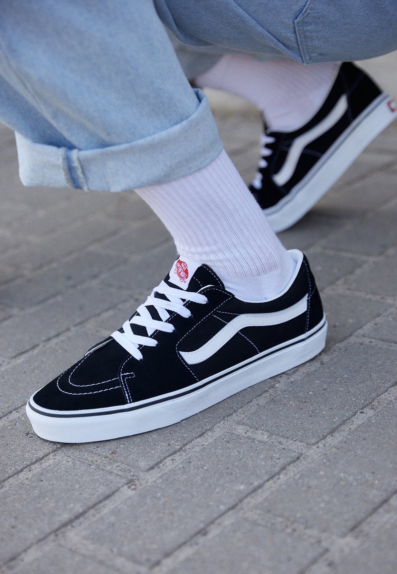 Vans SK8 LOW UNISEX - Sneaker low - black/true white/schwarz