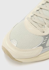 Thumbnail Image 6