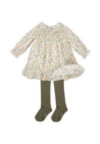 Vestido con estampado floral en una tela suave, con un cuerpo fruncido y un dobladillo con volantes, acompañado de medias verde oliva. Mangas largas y escote redondo.