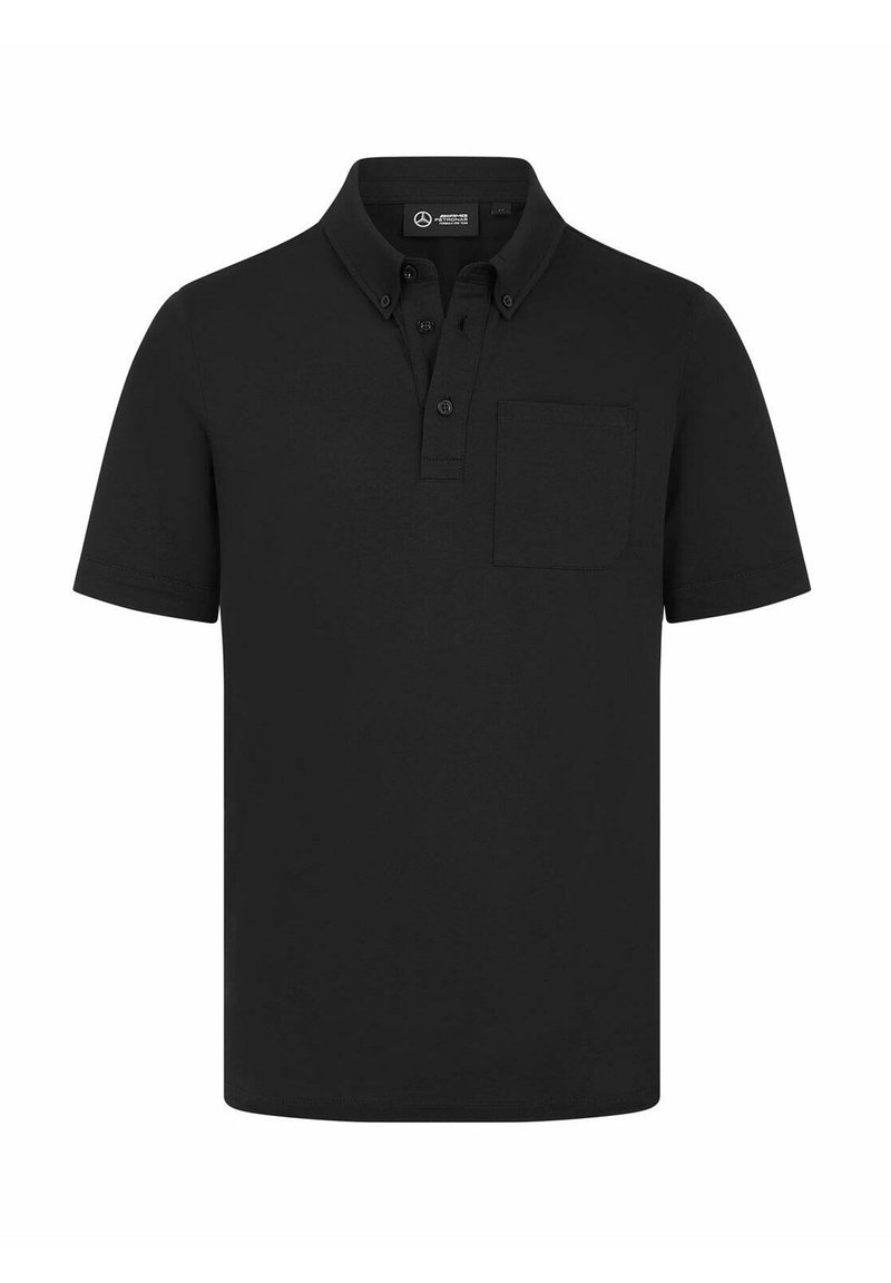 Czarna koszulka polo z krótkim rękawem, wykonana z bawełny, z kołnierzykiem, trzema guzikami z przodu oraz kieszonką na piersi, bez widocznych wzorów ani akcentów.