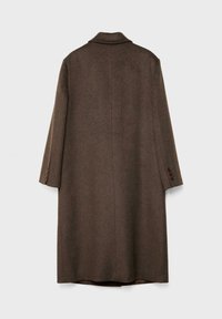 Smeđi vuneni kaput s ovratnikom, dugim rukavima i gumbima na manžetama. Pojednostavljeni dizajn i ravni kroj.