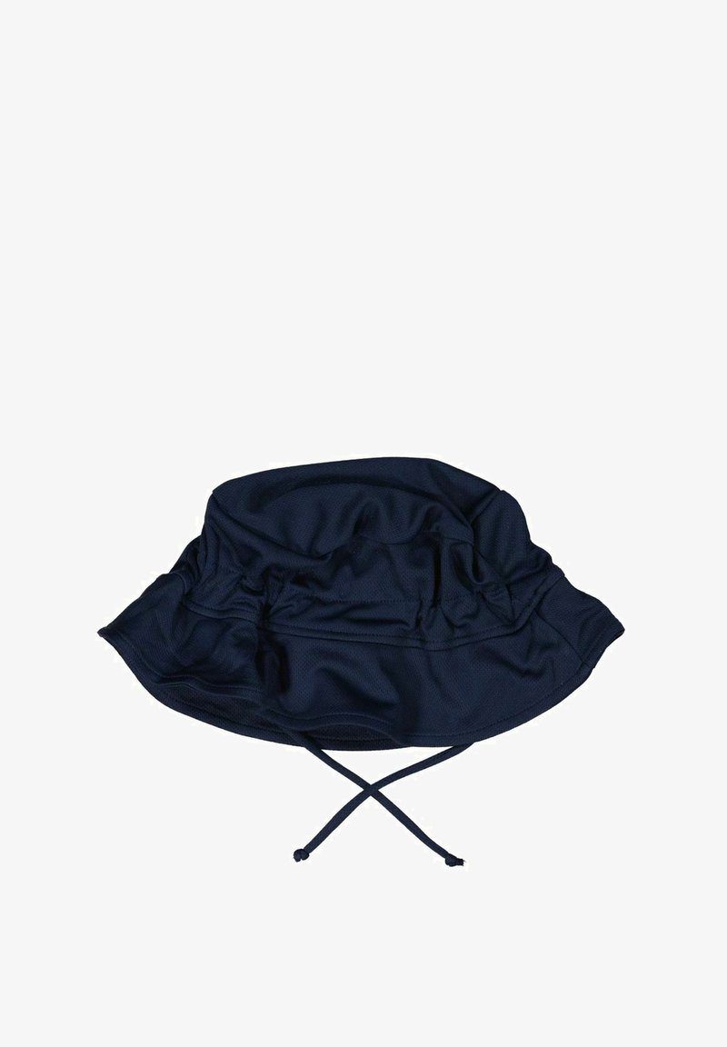 Sininen markiisi-hattu, joka on valmistettu pehmeästä ja joustavasta kankaasta, jossa on kerätty kruunu ja säädettävä leuanauha. Leveä lippa aurinkosuojaksi.