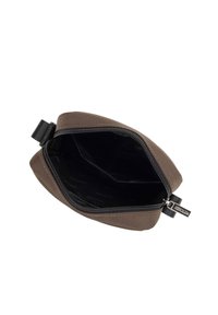 Borsa in tessuto marrone con chiusura a zip; interno nero; presenta un piccolo etichetta; forma strutturata adatta per oggetti di piccole dimensioni.