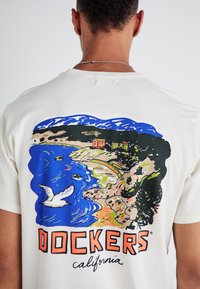 DOCKERS GRAPHIC TEE - T-shirts med print - dockers seacliff gra