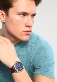 Armani Exchange Cronógrafo - dunkelbraun