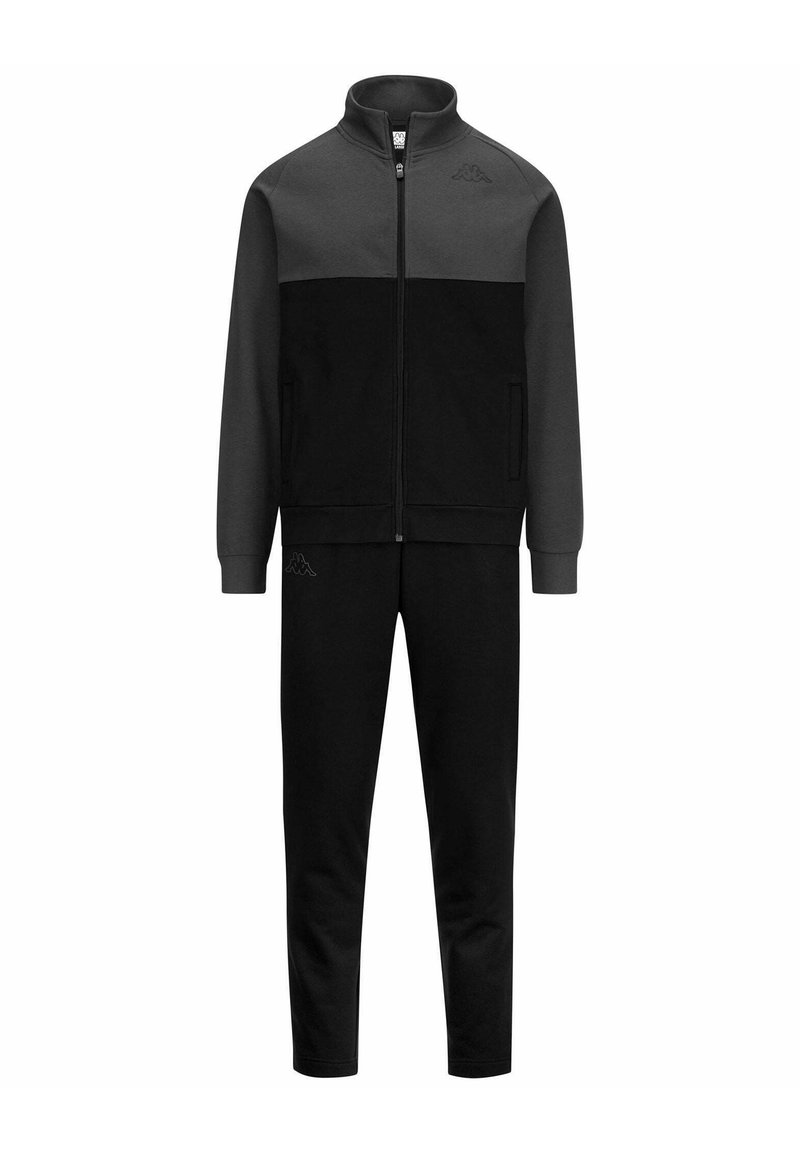 Tuta sportiva con giacca con zip in grigio scuro e nero, dotata di tasche laterali e pantaloni neri coordinati; realizzata in tessuto morbido.
