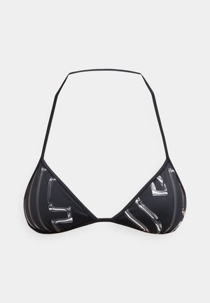 Top de biquíni triangular preto com acabamentos prateados brilhantes e um design elegante. Fitas finas ligam-se às copas, acentuando os padrões geométricos.