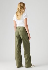 Levi's® 90S STRAIGHT - Hlače - ivy green