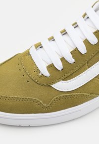 Vans CRUZE TOO UNISEX - Sapatilhas - green moss/marshmallow