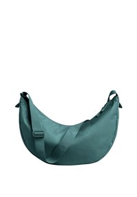 Tealfärgad handväska gjord av slätt tyg, med en böjd form, justerbar axelrem och en minimalistisk design utan synlig hårdvara.