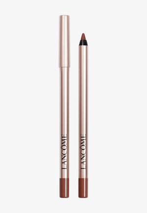 Deux crayons à lèvres métalliques rose gold de Lancôme, un avec le capuchon, un sans le capuchon montrant la pointe marron du crayon.