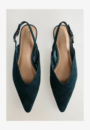 Pekad tå slingback-skor i mörkgrön mocka, med en elegant design och justerbart spänne. Slät innersulor, elegant silhuett.