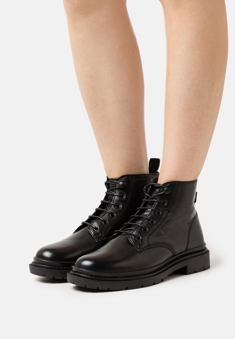 Levi's® TROOPER CHUKKA Ankle boots full black/black Zalando.co.uk