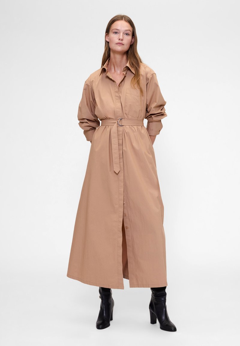 GAP GAPSTUDIO POPLIN BELTED MAXI SHIRTDRESS - Tričkové šaty - tannery brown