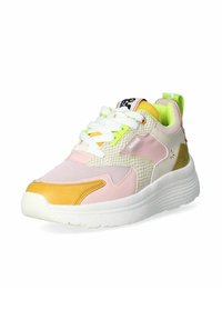 Zapatillas chunky con materiales de malla y sintéticos en rosa, amarillo y crema. Presenta cordones blancos, acentos texturizados y suela moldeada.