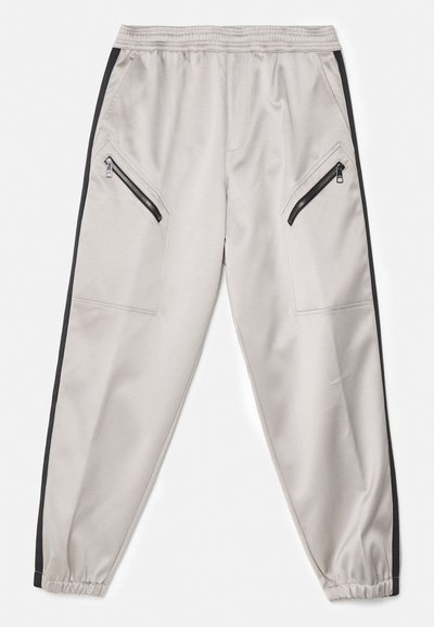 Neil Barrett RELAXED LOOSE AVIATOR DIAGONAL POCKETS TROUSERS - Παντελόνι φόρμας - silver-coloured/black