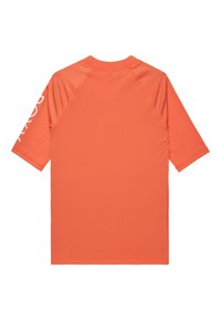 Kortärmad rash guard i knallorange, tillverkad av slätt, elastiskt tyg. Har vitt varumärke längs vänster ärm.