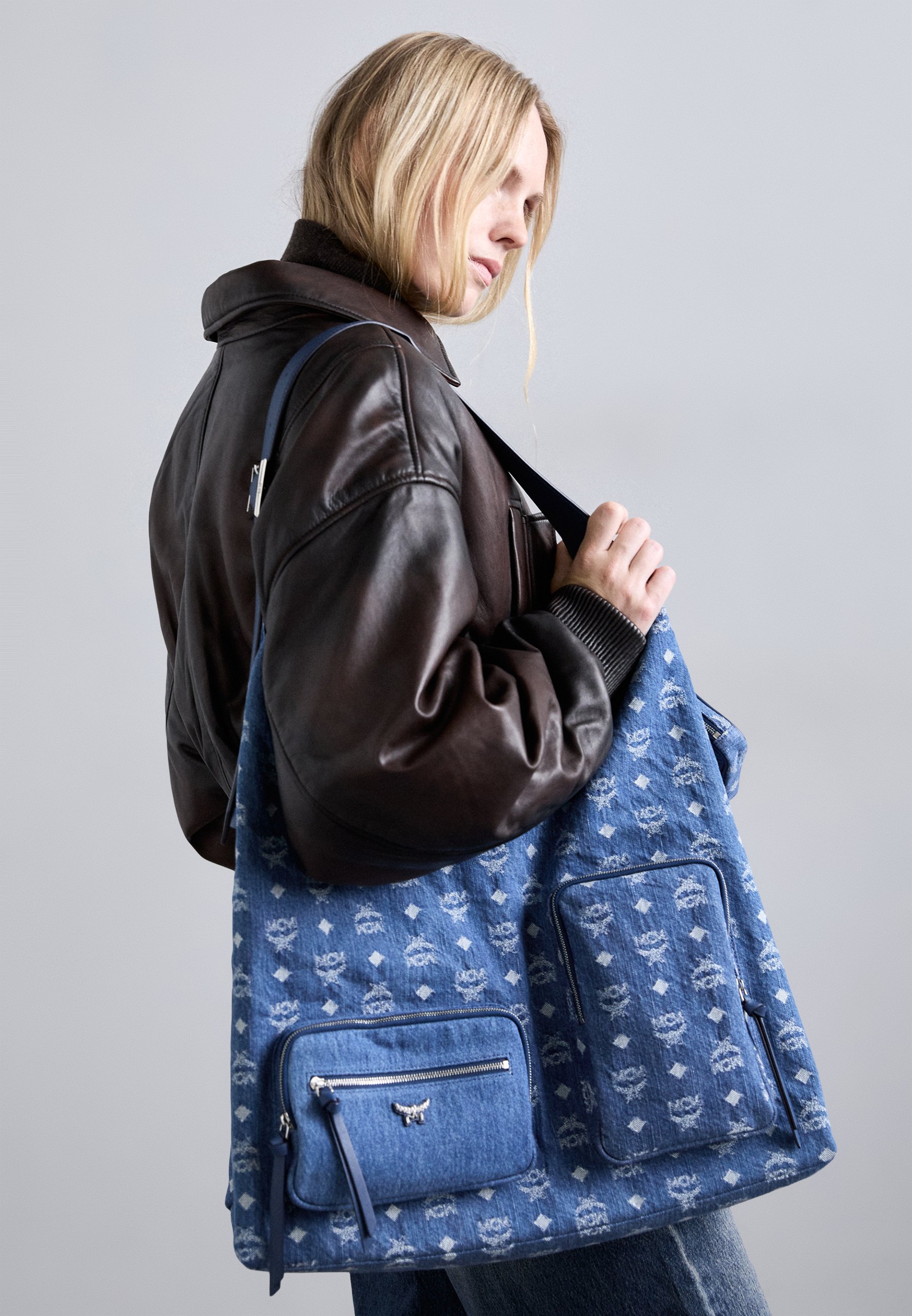 バッグ MCM denim leather one shoulder bag MCM AREN SHOPPER - Tote bag - denim blue/blue - Zalando