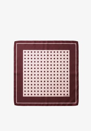Vierkante bordeauxkleurige sjaal met een lichtroze centrum met gelijkmatig verspreide bordeauxkleurige stippen en een bordeauxkleurige rand met kleine lichtroze stippen.