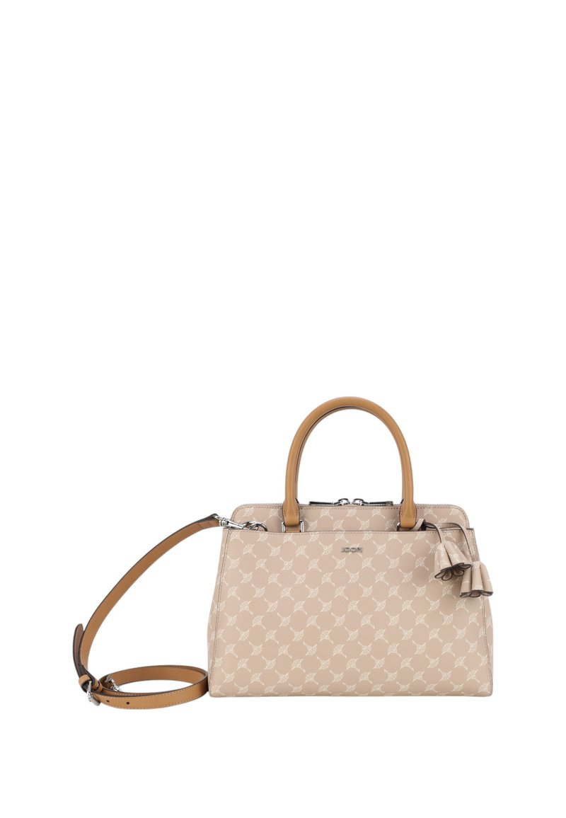 Borsa beige con un motivo testurizzato, manici arrotondati, una tracolla staccabile e un accento in tessuto a forma di nappa. L'hardware in argento aggiunge dettagli.