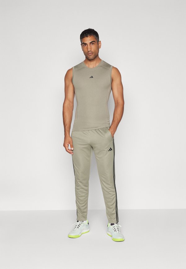 TEE - Top - silver pebble4